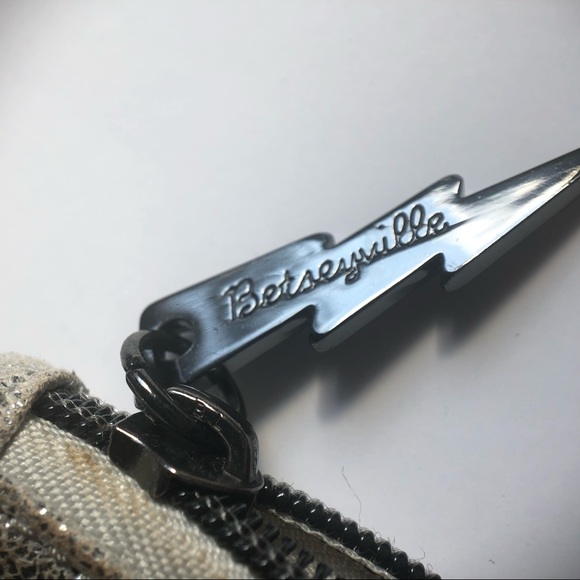 SOLD Betsey Johnson Betseyville Silver Clutch - Picture 6 of 7